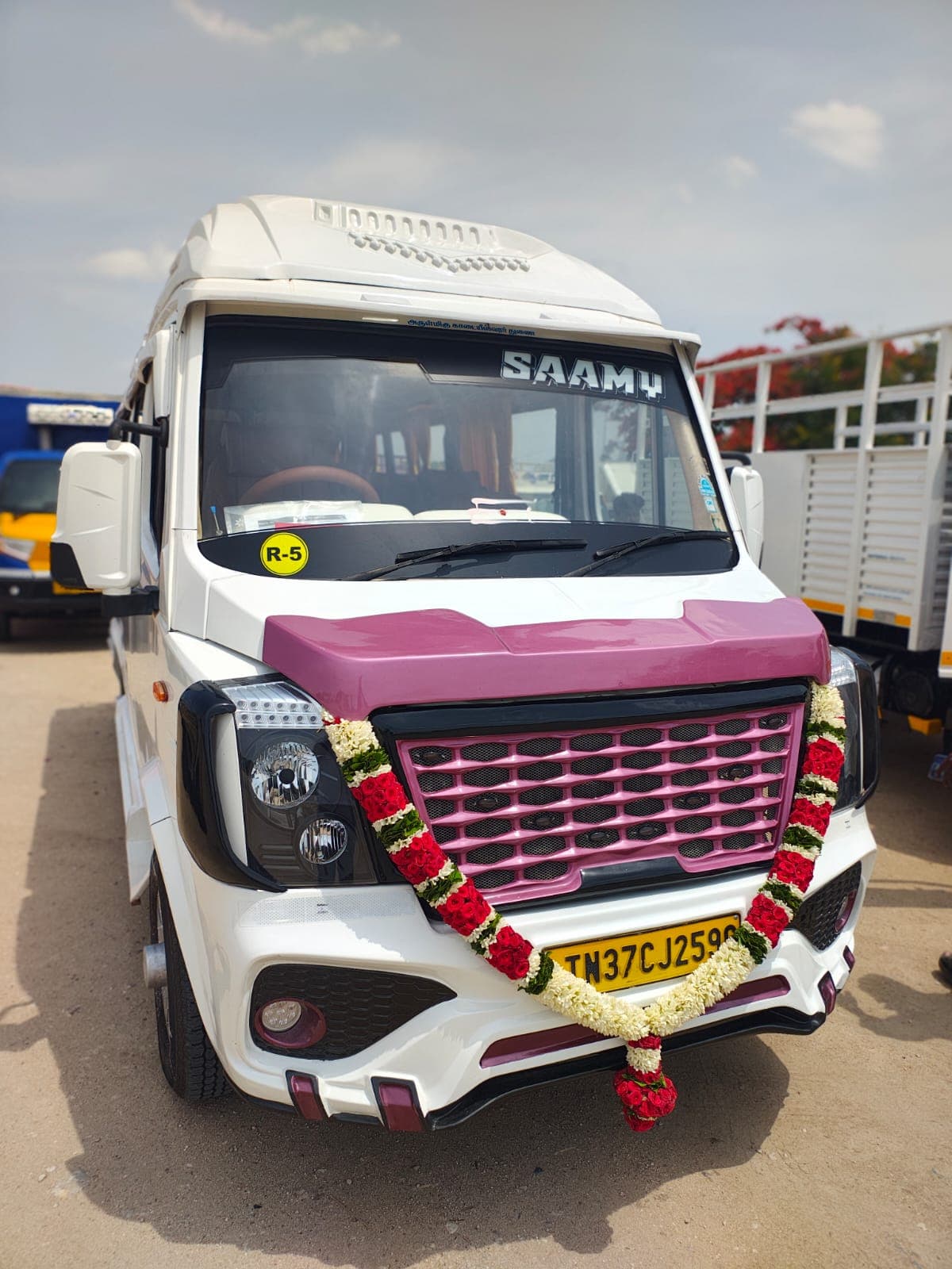 Tempo Traveller — Sashvika Cabs