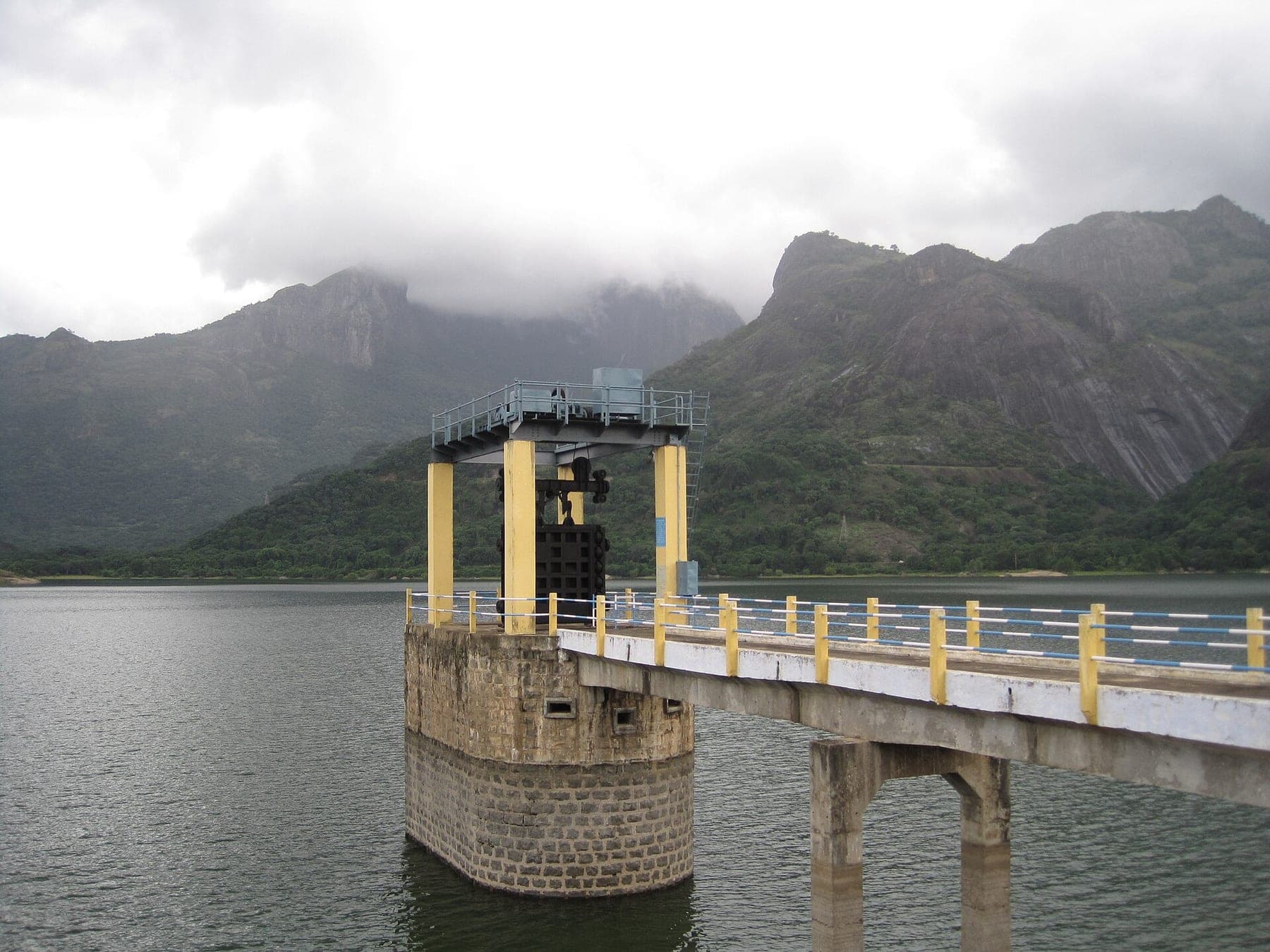 Aliyar Dam — Sashvika Cabs